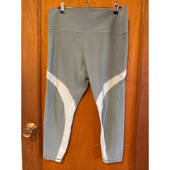 Athleta Pants - Athleta leggings XL Salutation Stash‎ pocket 7/8 tight green sage